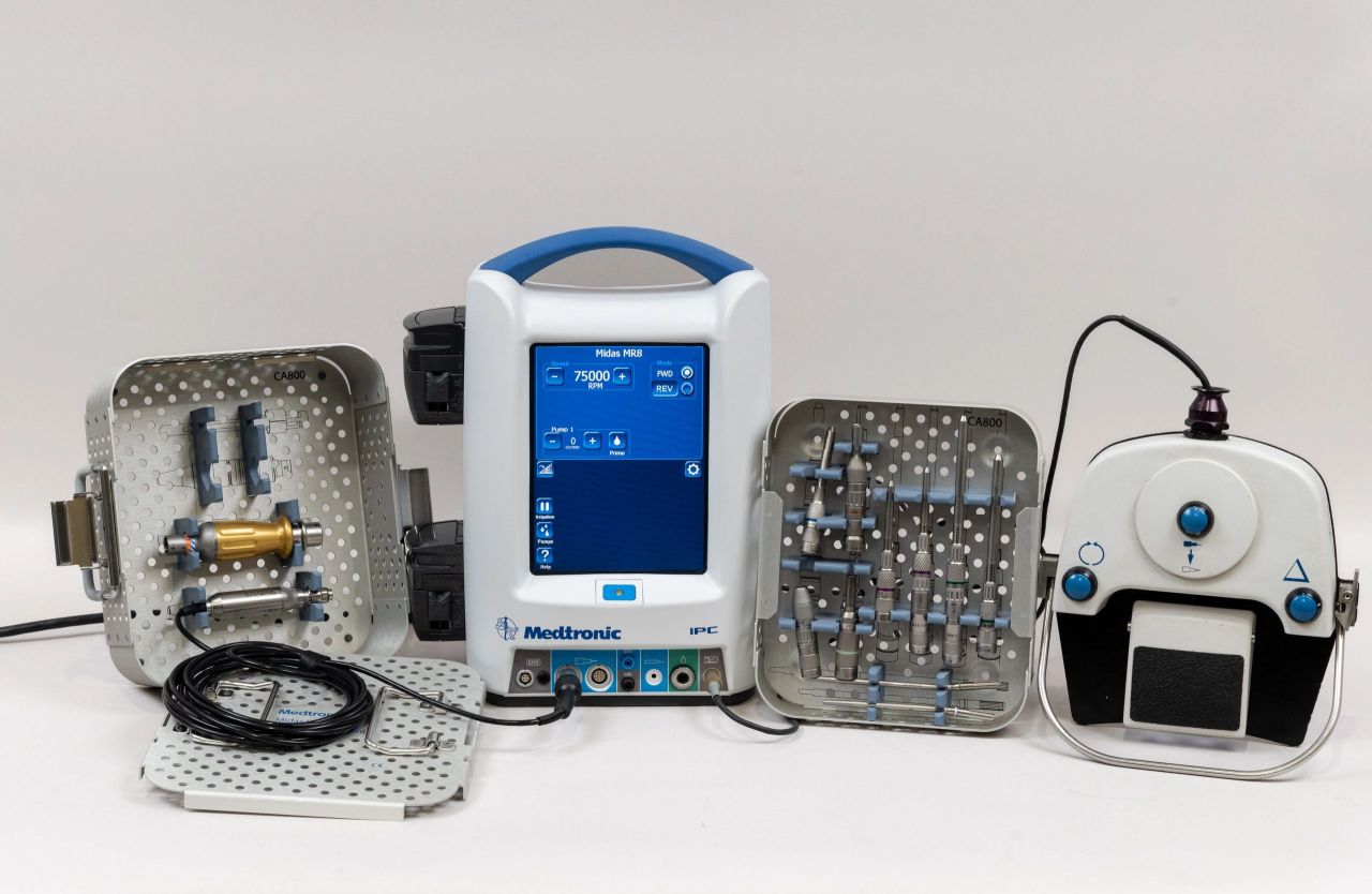 MEDTRONIC MR8 EM850 Electric Plus Set with 11 Attachments and Medtronic IPC System
