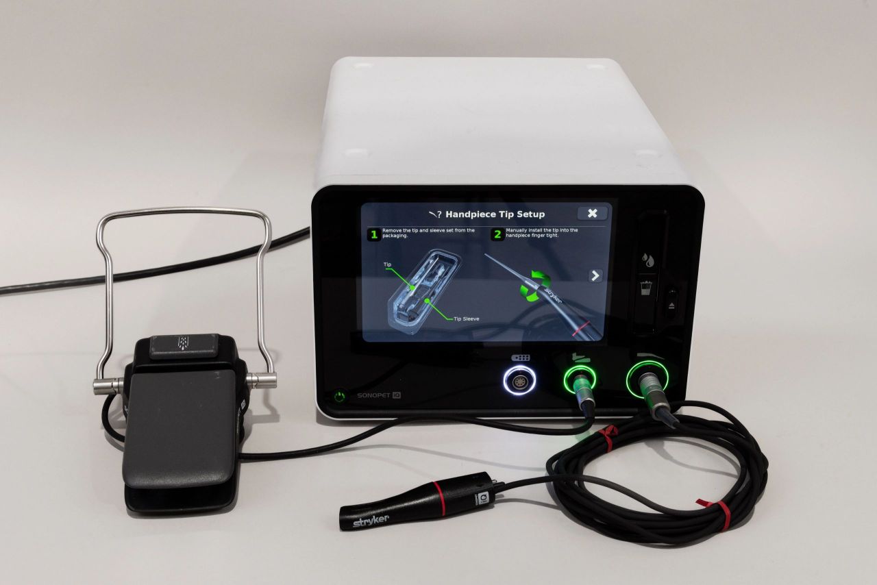 Stryker Sonopet iQ Ultrasonic Aspirator System with Universal Angled Handpiece & Foot Pedal