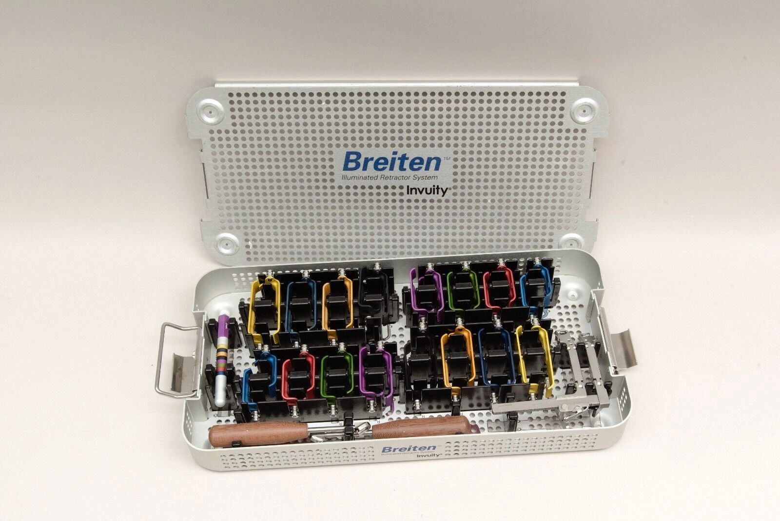 Stryker Invuity Breiten Illuminated ACDF Cervical Retractor - Image 2