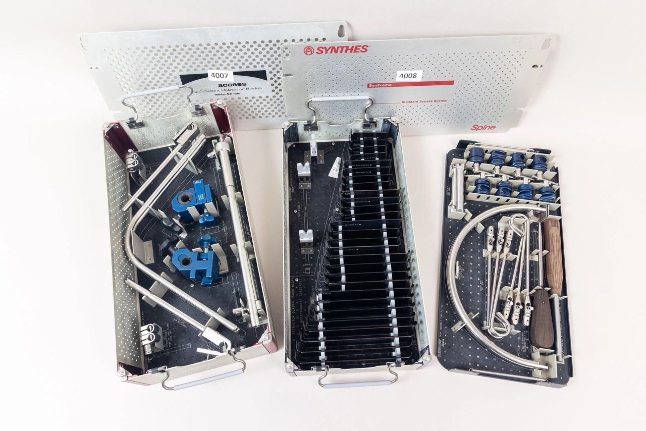 Synthes Synframe ALIF Retractor with Wide 50mm Blades