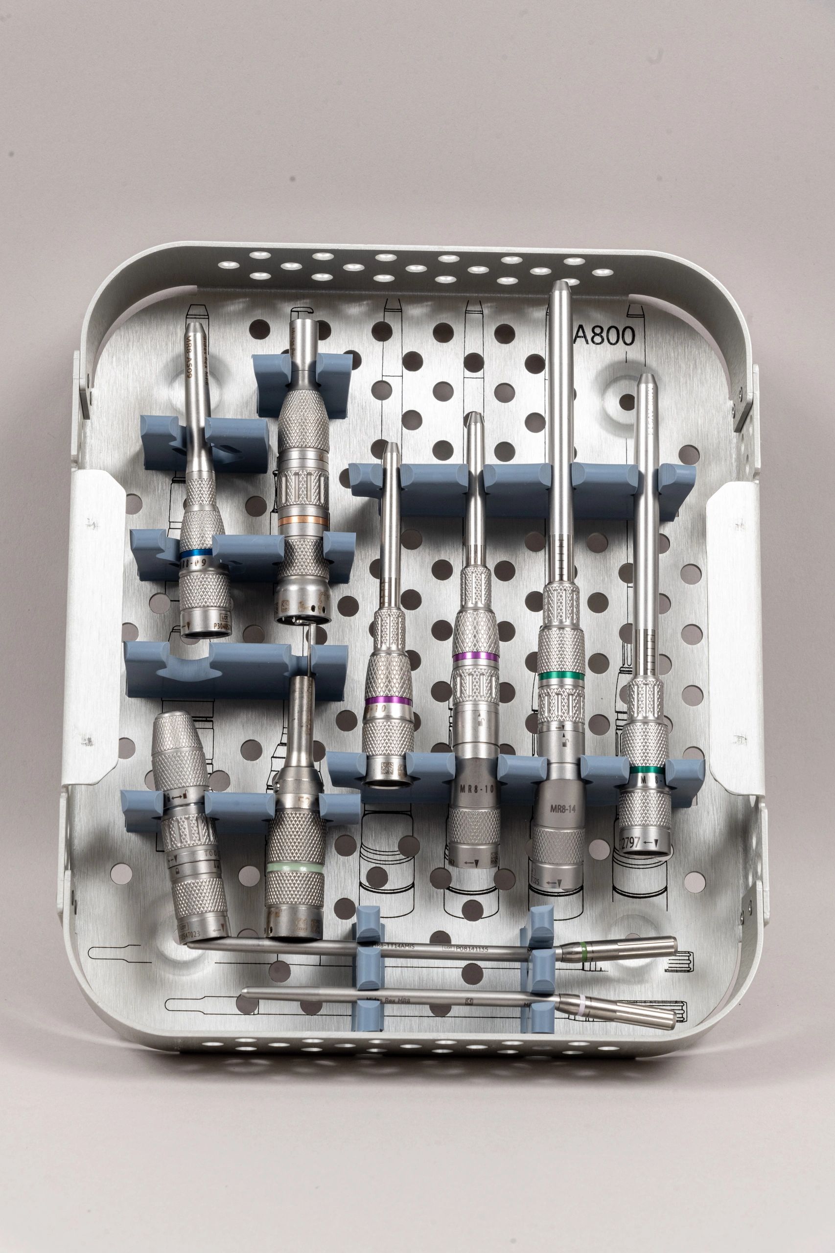 MEDTRONIC MR8 EM850 Electric Plus Set with 11 Attachments and Medtronic IPC System - Image 4