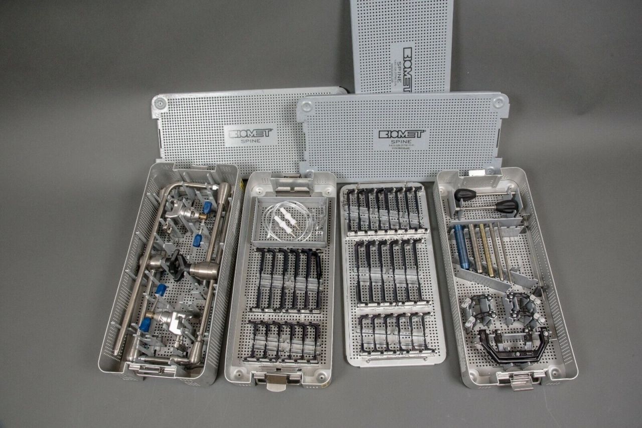 Zimmer Biomet AccuVision MIS Lighted Lumbar Retractor